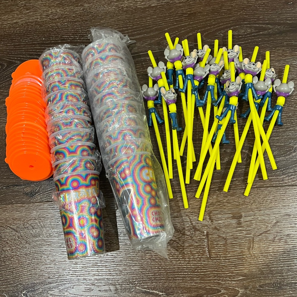 Chuck E. Cheese Colorful Party Cups and Straws Set 20 total NWT